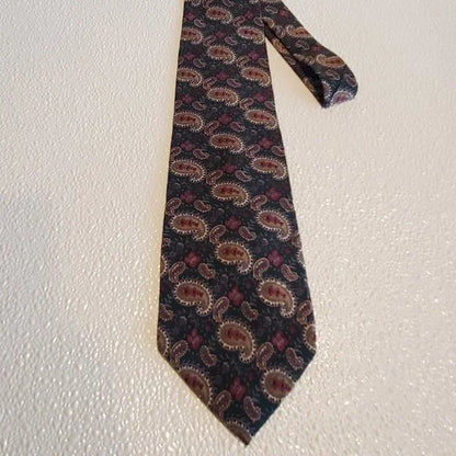 Bill Blass Paisley Print 100% Silk Neck Tie Black Red Brown